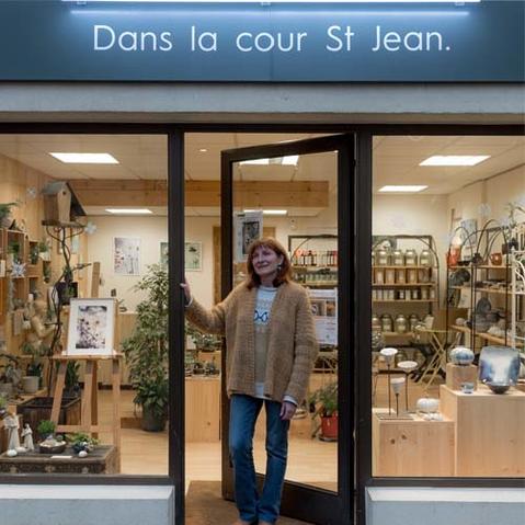 dans la cour saint jean dans la cour saint jean