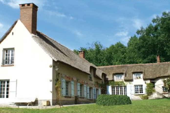 Maisons de chaume et d'illustres