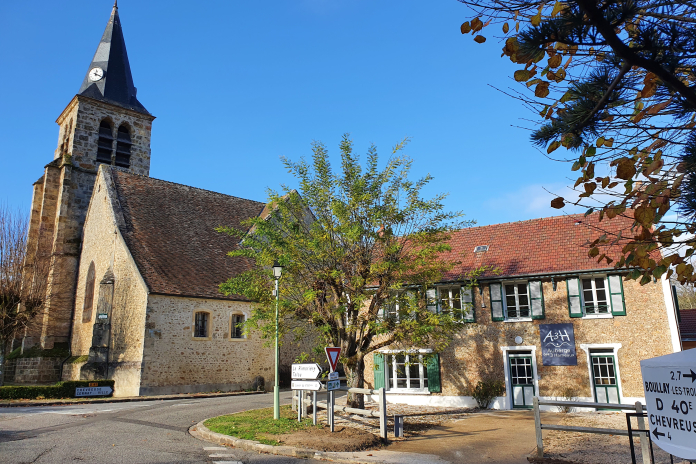 L'Auberge des 3 hameaux à proximité de l'église de Choisel