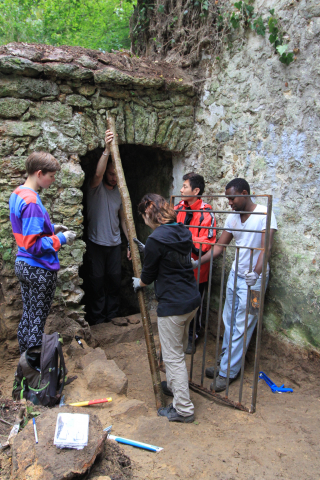 chantier de bénévoles au petit moulin des vaux de cernay